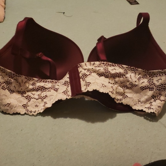 Lacey red bra - Picture 2 of 4